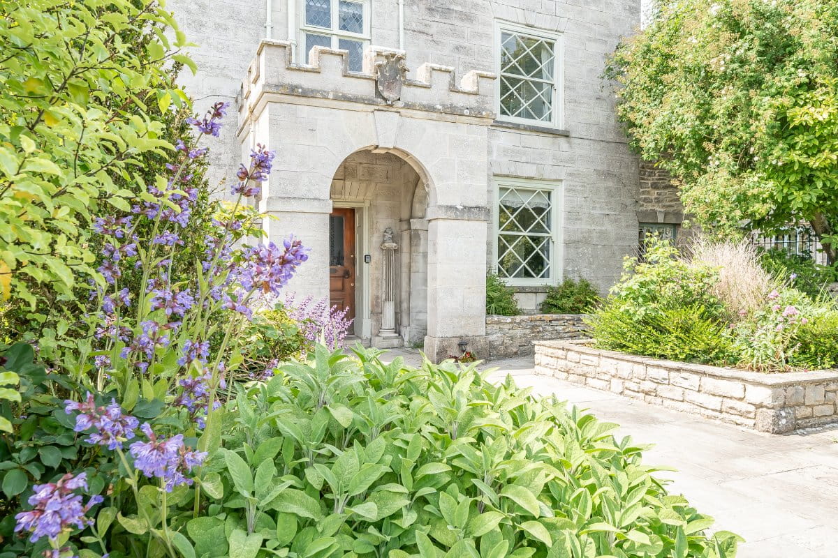 8 bedroom house, High Street, Swanage BH19 - Available