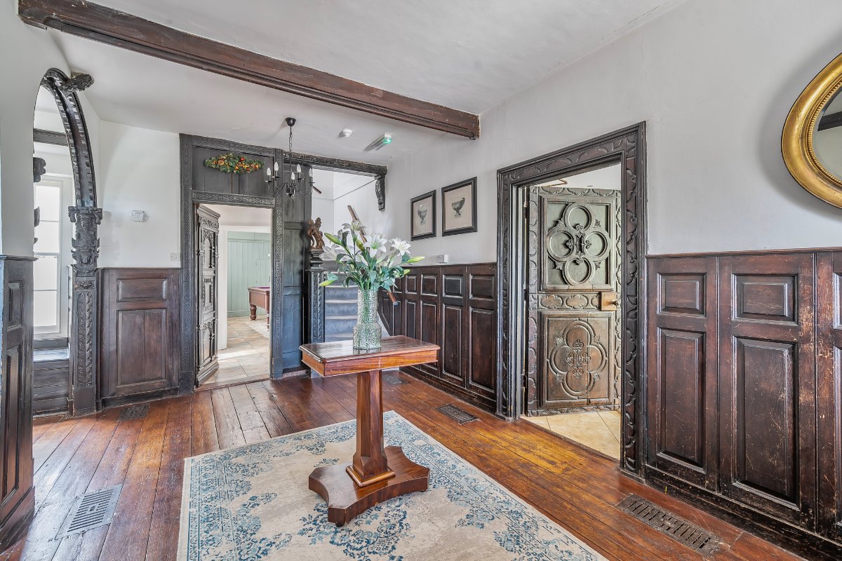 8 bedroom house, High Street, Swanage BH19 - Available