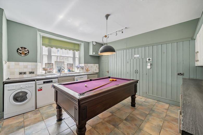 8 bedroom house, High Street, Swanage BH19 - Available