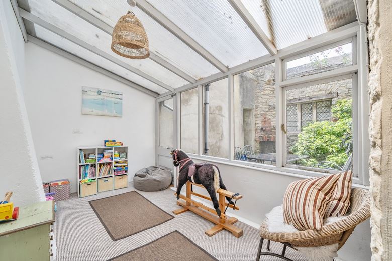 8 bedroom house, High Street, Swanage BH19 - Available