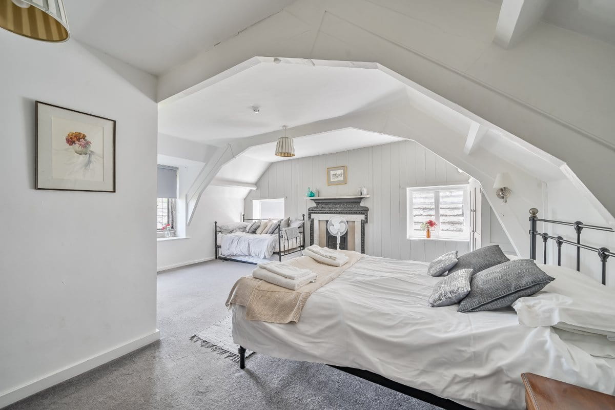 8 bedroom house, High Street, Swanage BH19 - Available