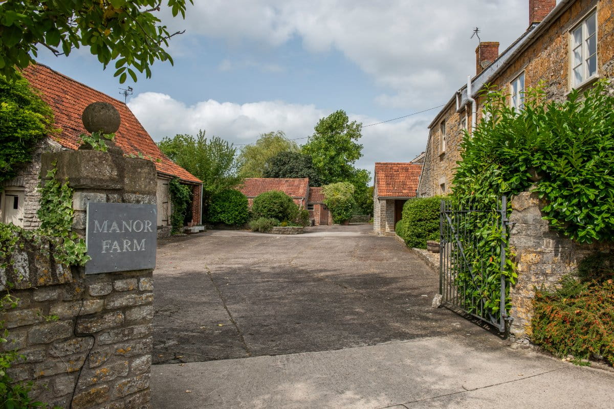 5 bedroom house, Lot 1: Manor Farm, Alhampton BA4 - Sold