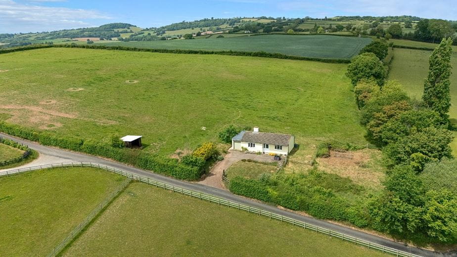 9 bedroom house, St. Weonards, Hereford HR2 - Available