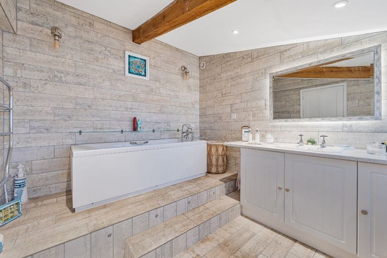 5 bedroom house, Lender Lane, Mullion TR12 - Available