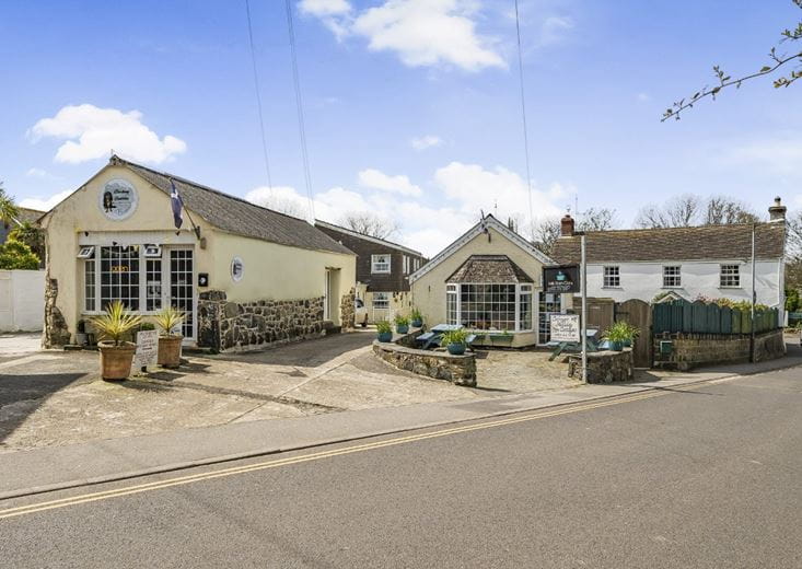 5 bedroom house, Lender Lane, Mullion TR12 - Available