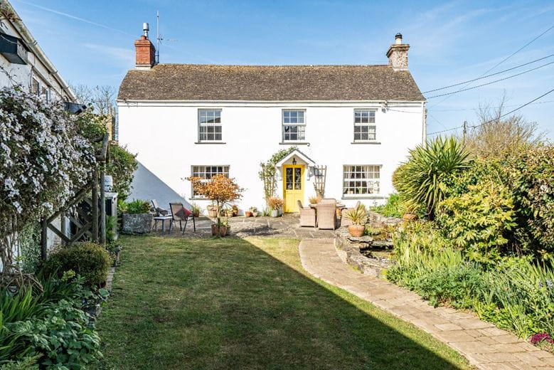 5 bedroom house, Lender Lane, Mullion TR12 - Available