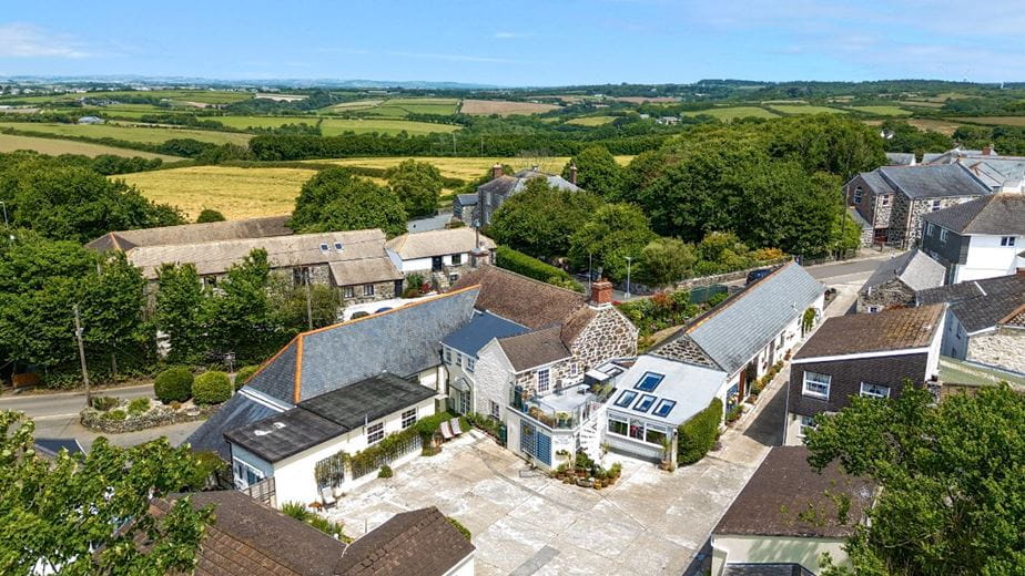 5 bedroom house, Lender Lane, Mullion TR12 - Available