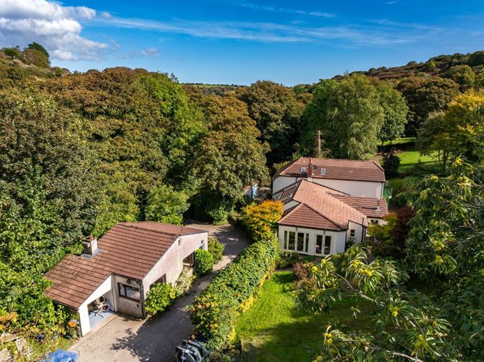 5 bedroom house, Wheal Henry, Twelveheads TR4 - Available