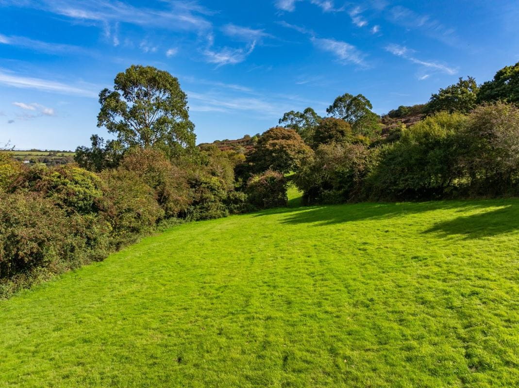 3.2 acres Farm, Hale Mills, Twelveheads TR4 - Available