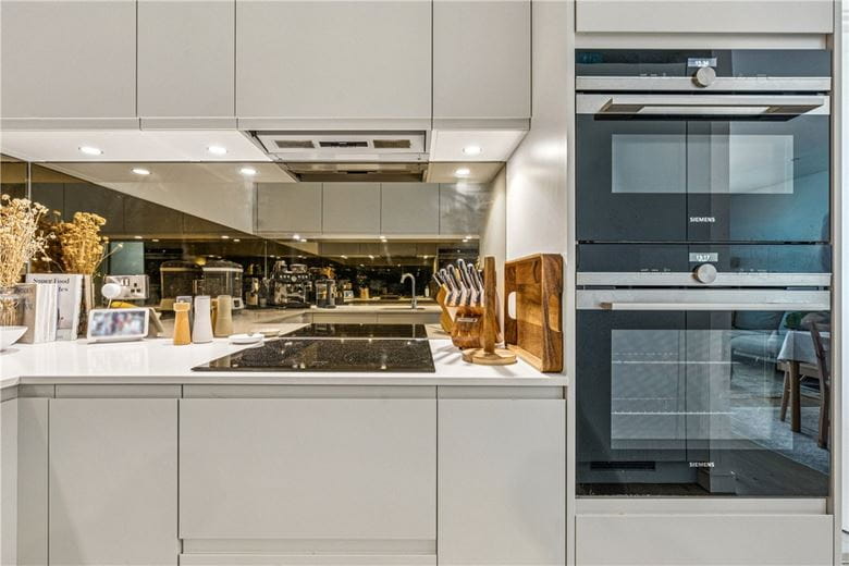 2 bedroom flat, Buckhold Road, London SW18