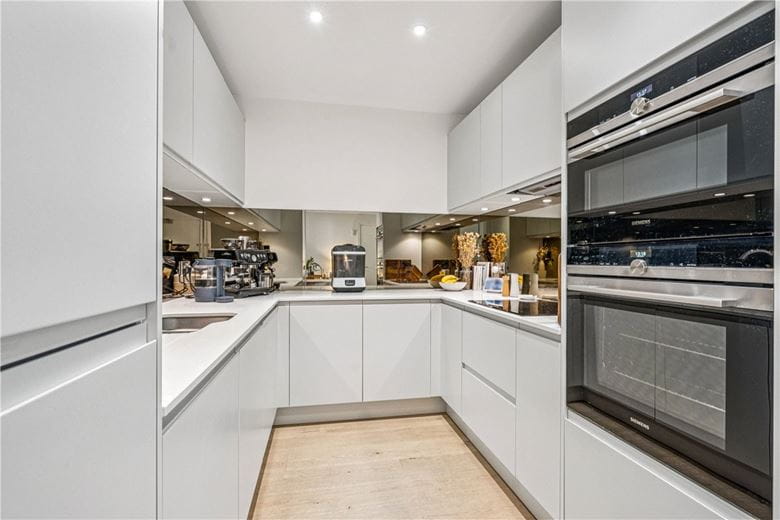 2 bedroom flat, Buckhold Road, London SW18