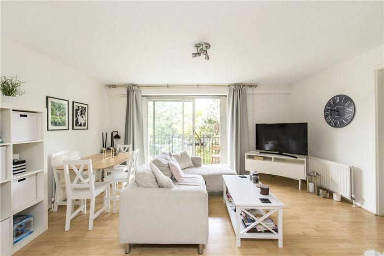 2 bedroom flat, Battersea Bridge Road, London SW11