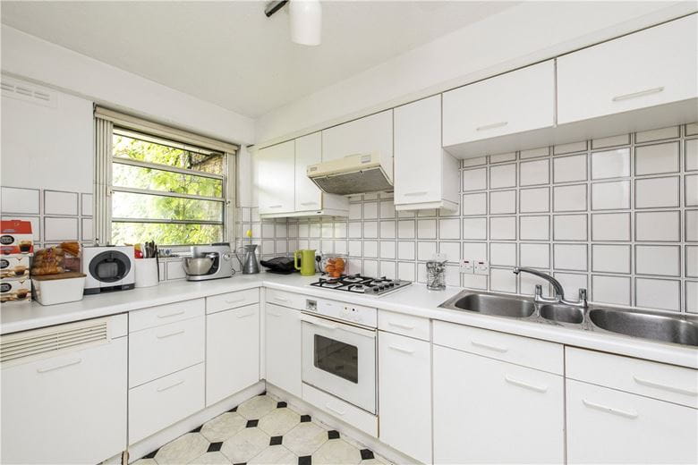 2 bedroom flat, Battersea Bridge Road, London SW11