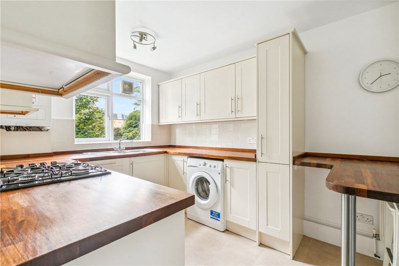 3 bedroom flat, Rosehill Road, London SW18