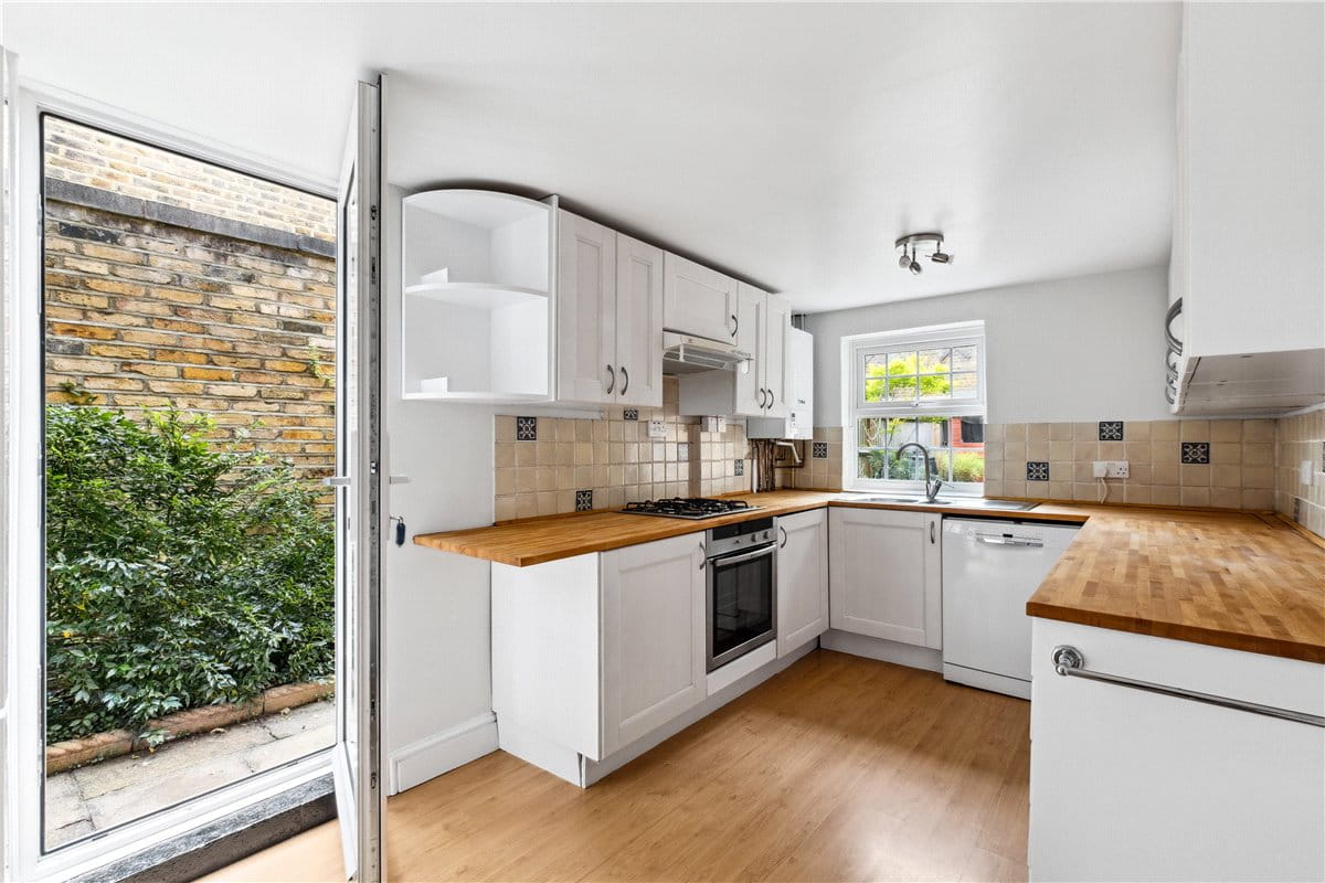 2 bedroom house, Beechcroft Road, London SW17