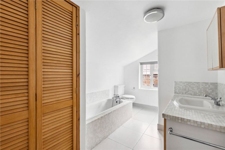 2 bedroom house, Beechcroft Road, London SW17