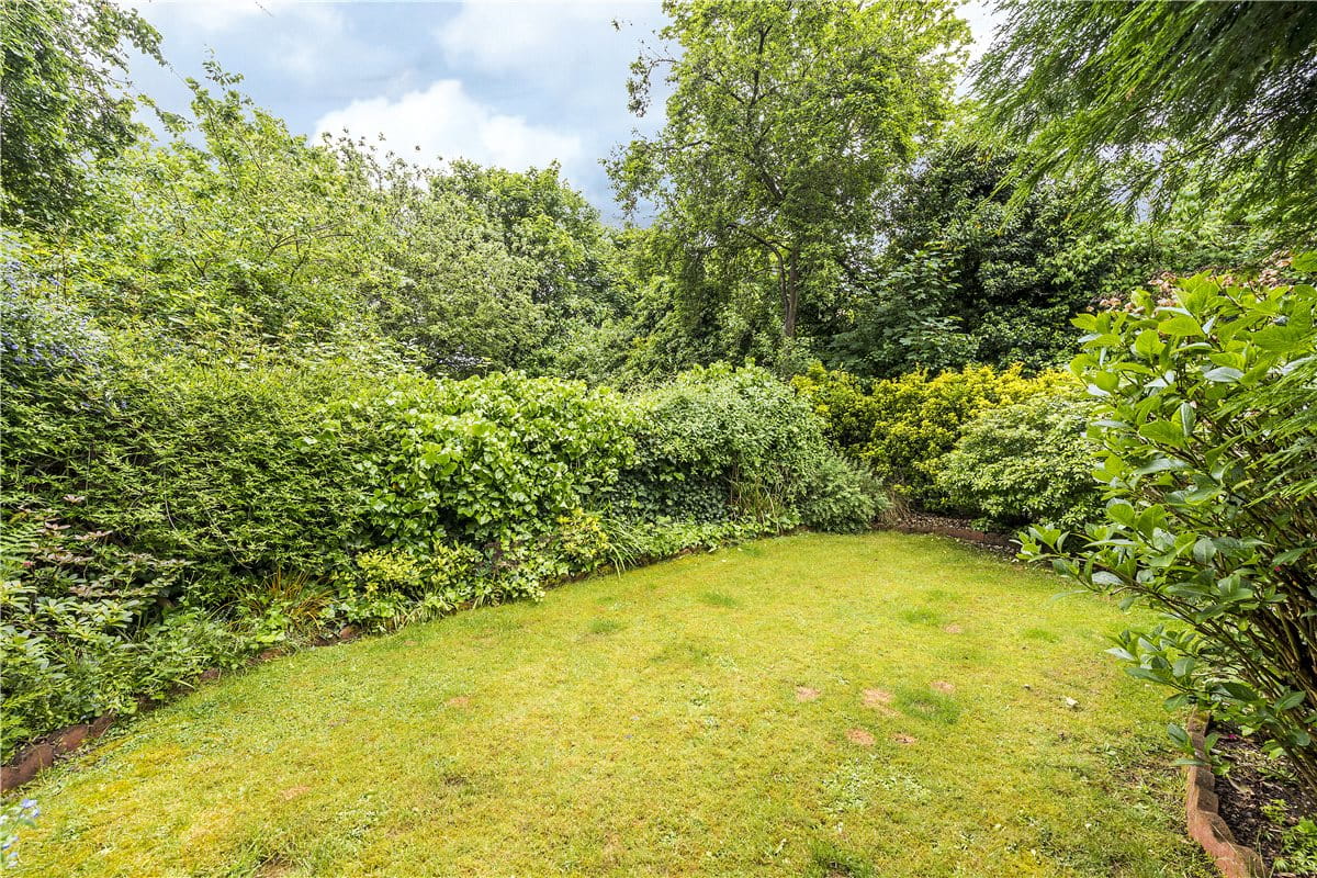 2 bedroom flat, Earlsfield Road, London SW18 - Available