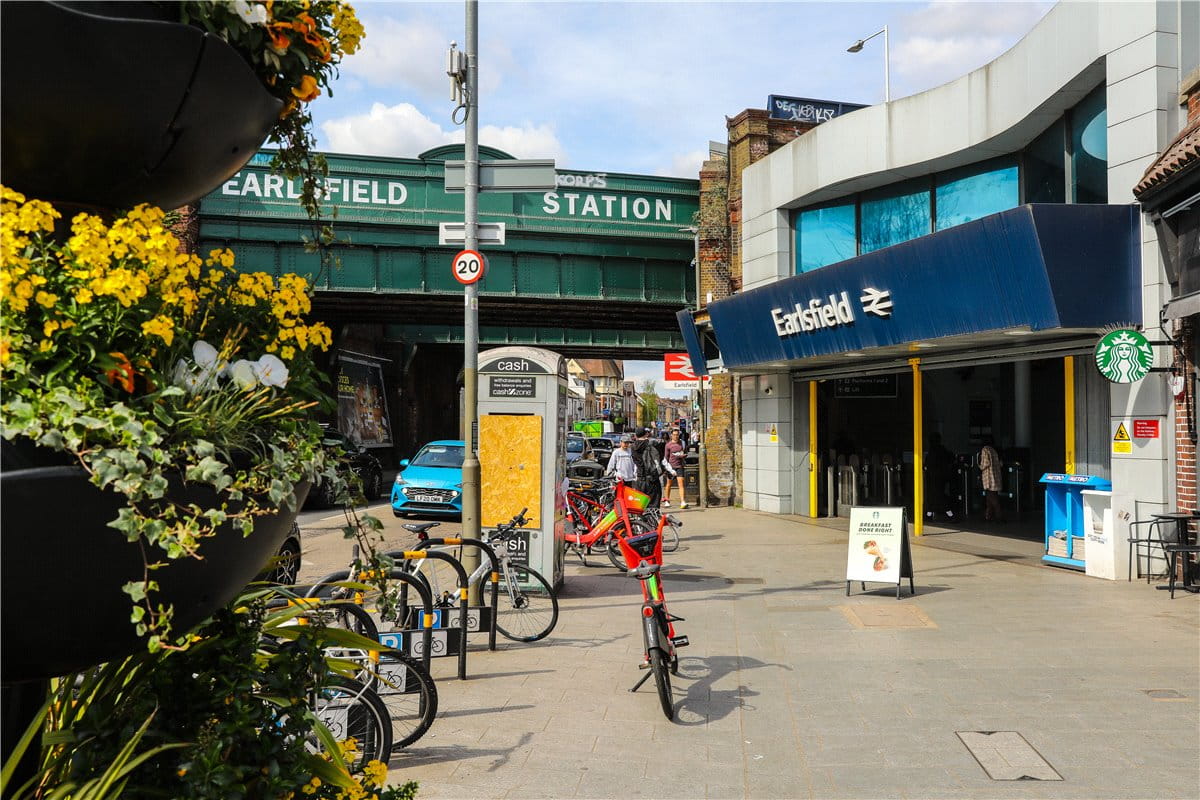 3 bedroom flat, Greyhound Parade, Wimbledon Grounds, London SW17 - Available