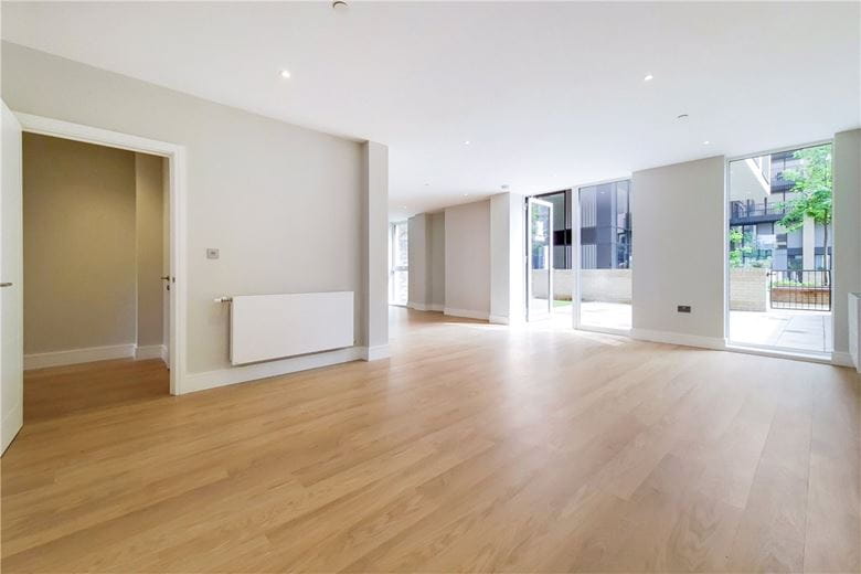 3 bedroom maisonette, Greyhound Parade, Wimbledon Grounds, London SW17 - Available