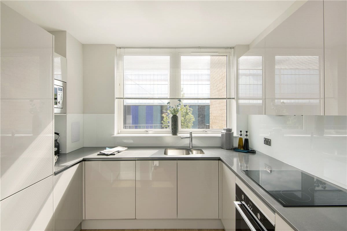 3 bedroom maisonette, Greyhound Parade, Wimbledon Grounds, London SW17 - Available