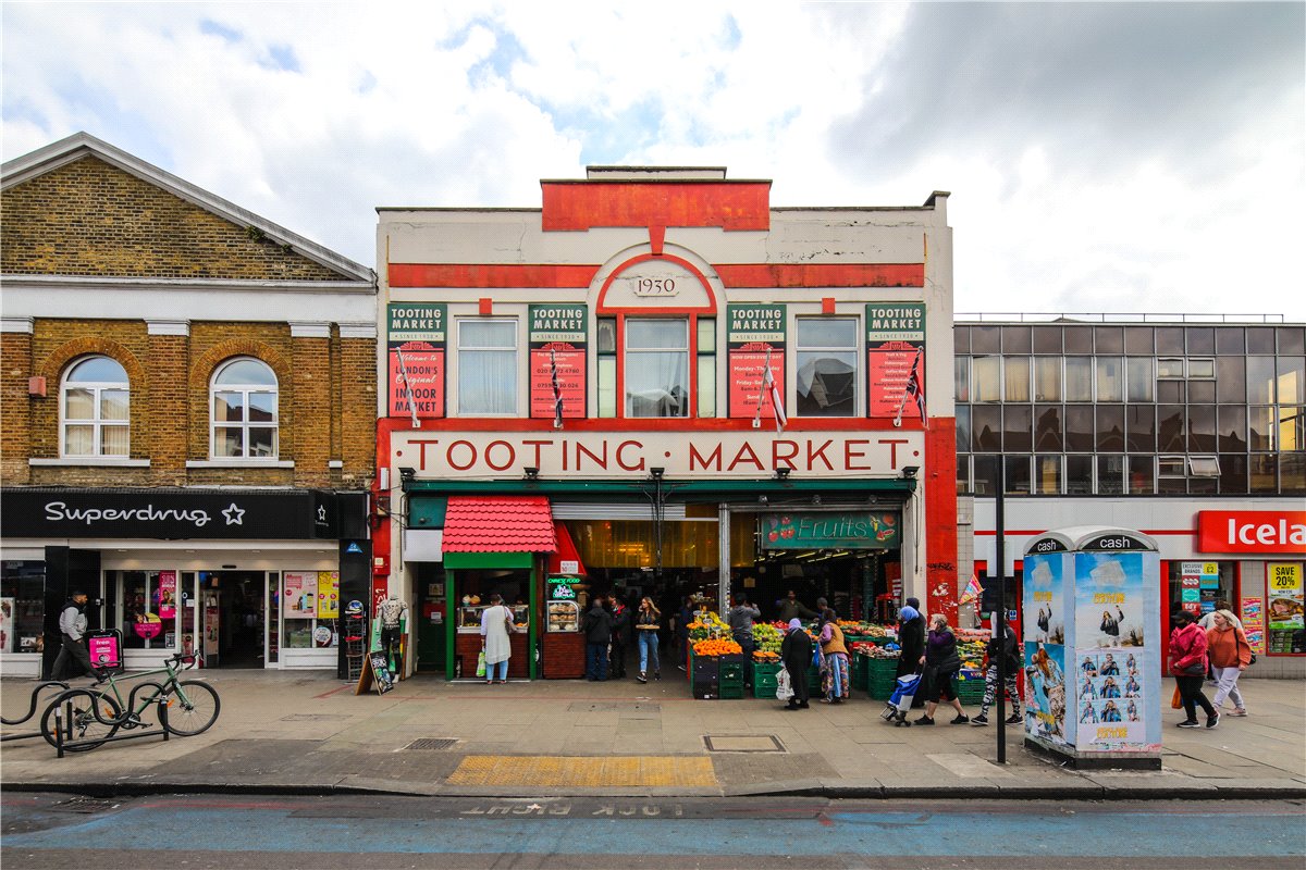 3 bedroom flat, Greyhound Parade, Wimbledon Grounds, London SW17 - Available