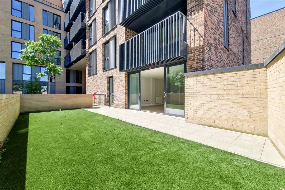 3 bedroom flat, Greyhound Parade, Wimbledon Grounds, London SW17 - Available