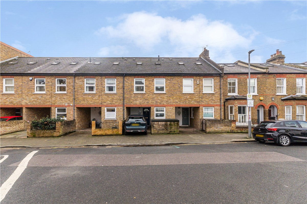 3 bedroom house, Abercrombie Street, London SW11