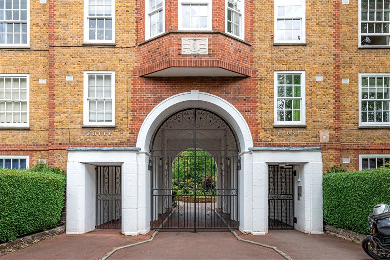 2 bedroom flat, Vicarage Crescent, London SW11