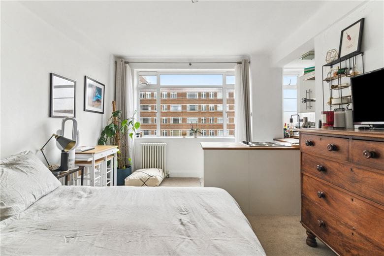 1 bedroom flat, Balham High Road, London SW17