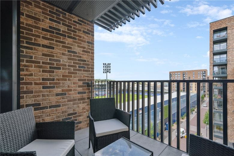2 bedroom flat, Greyhound Parade, London SW17 - Available