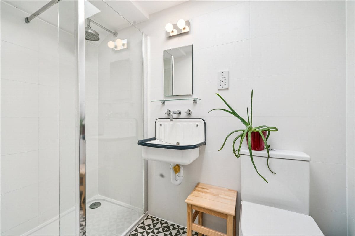 3 bedroom house, Fairlight Road, London SW17 - Available