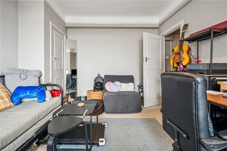 1 bedroom flat, Balham High Road, London SW17 - Available