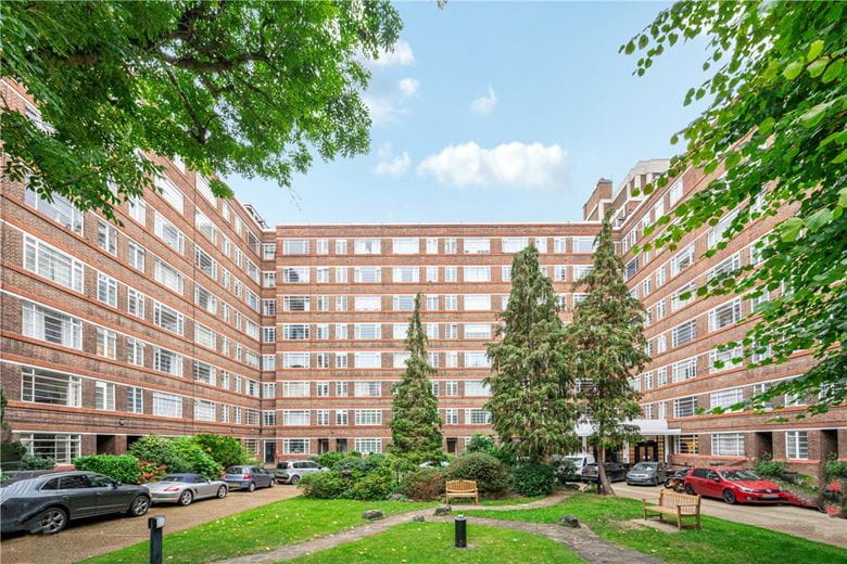 1 bedroom flat, Balham High Road, London SW17 - Available