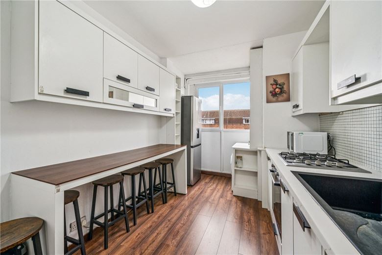 3 bedroom flat, Iron Mill Road, London SW18 - Available