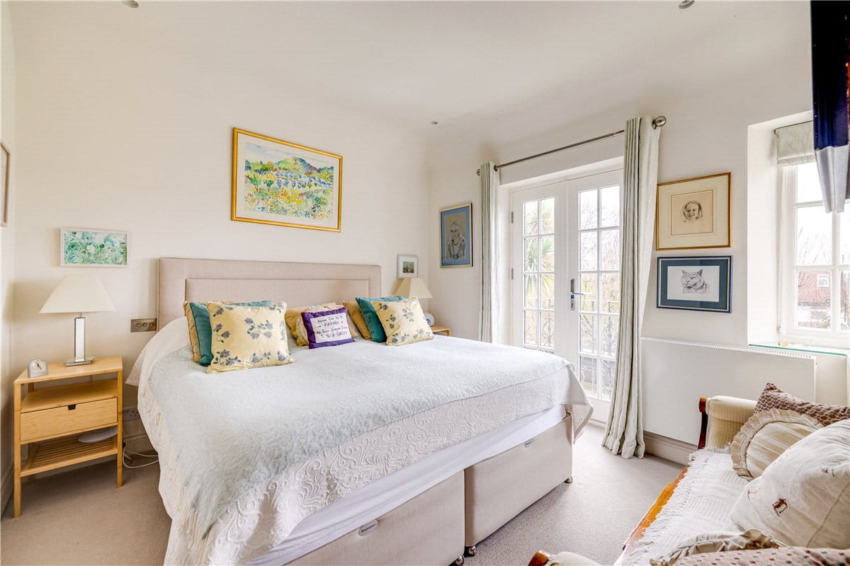 4 bedroom house, Ellerton Road, London SW18 - Available