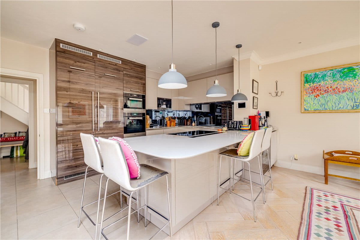 4 bedroom house, Ellerton Road, London SW18 - Available