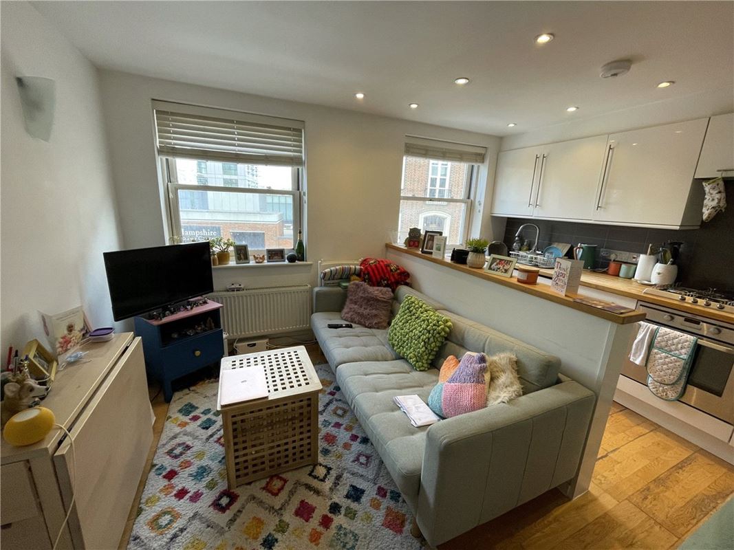 1 bedroom flat, Sussex Street, Winchester SO23 - Let Agreed