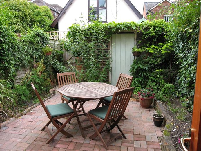 3 bedroom house, Owens Road, Winchester SO22 - Available