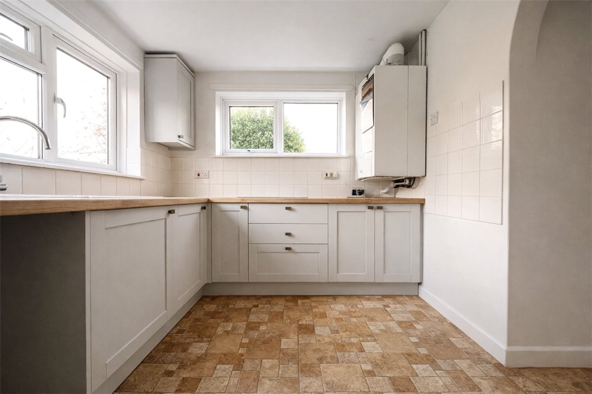 3 bedroom house, Stoke Charity Road, Kings Worthy SO21 - Available