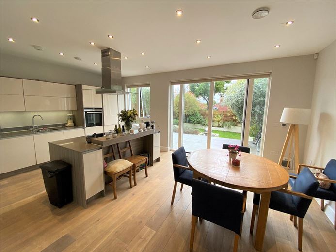 3 bedroom house, Three Maids Close, Winchester SO22 - Let Agreed