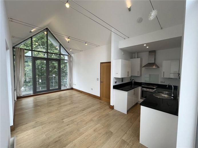 2 bedroom flat, Chilcomb Place, Highcliffe Road SO23 - Let Agreed