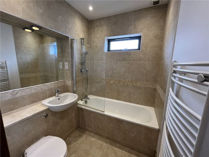 2 bedroom flat, Chilcomb Place, Highcliffe Road SO23 - Let Agreed