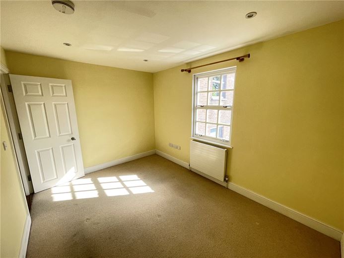 2 bedroom flat, St Cross Road, Winchester SO23 - Available