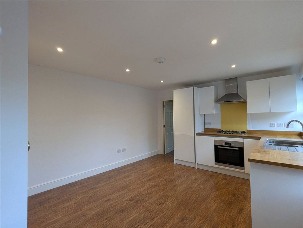 2 bedroom flat, St Cross Road, Winchester SO23 - Available
