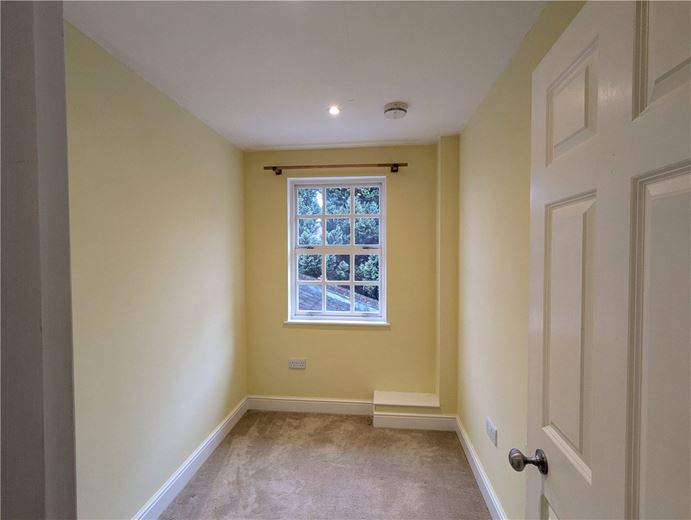 2 bedroom flat, St Cross Road, Winchester SO23 - Available