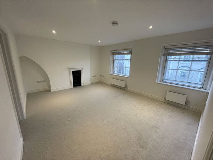2 bedroom flat, St Cross Road, Winchester SO23 - Available