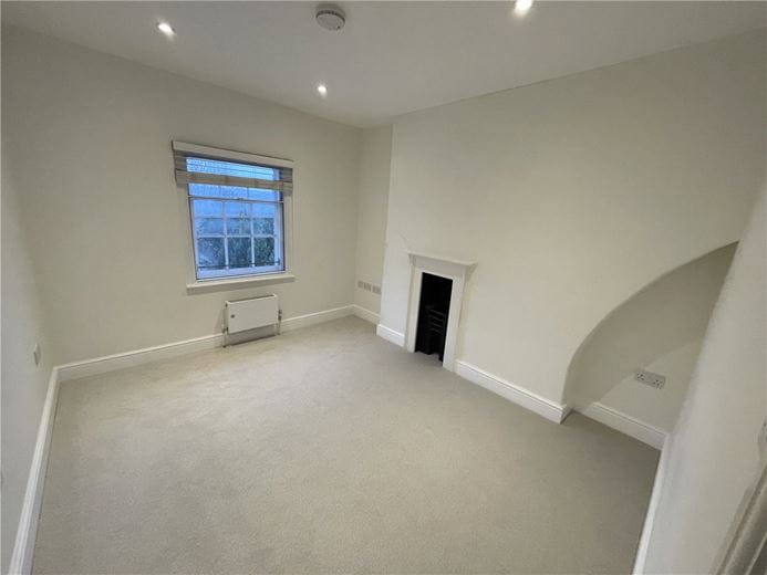 2 bedroom flat, St Cross Road, Winchester SO23 - Available