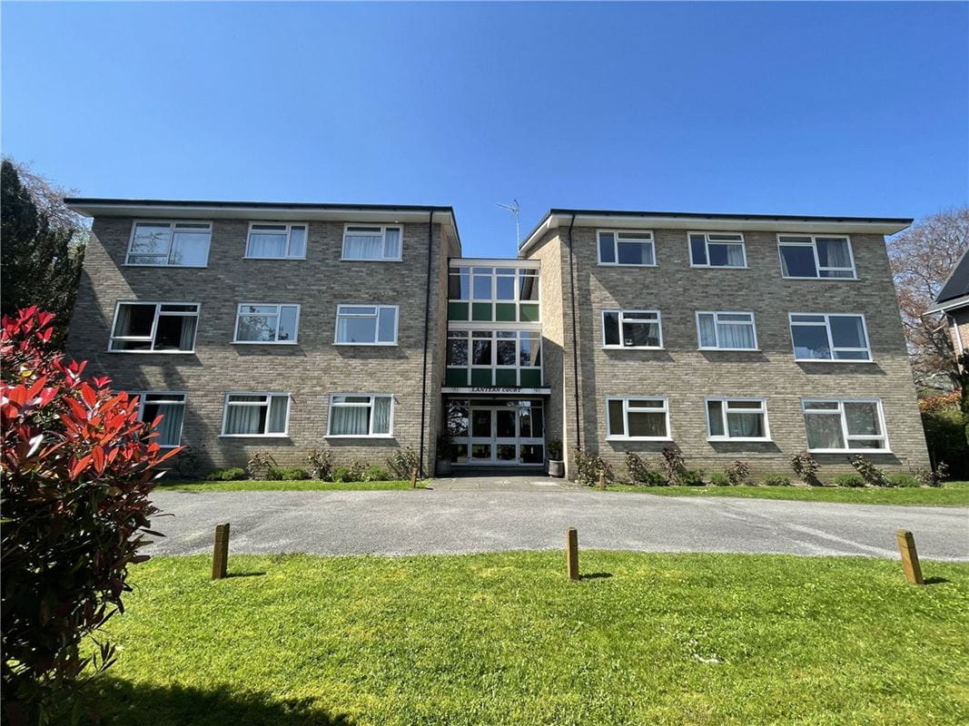 2 bedroom flat, Lantern Court, Christchurch Road SO23