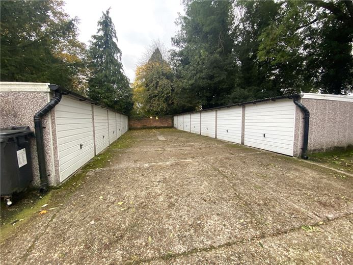 2 bedroom flat, Lantern Court, Christchurch Road SO23