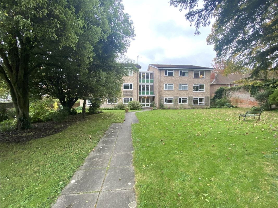 2 bedroom flat, Lantern Court, Christchurch Road SO23